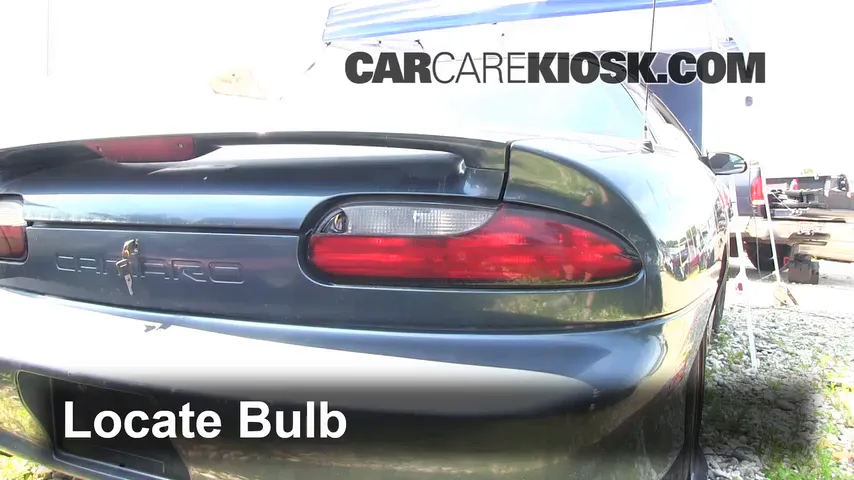 1994 Chevrolet Camaro 3.4L V6 Coupe Éclairage Feux de marche arrière (remplacer une ampoule)